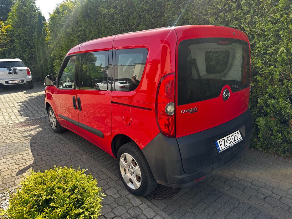 WYNAJEM SAMOCHÓD OSOBOWY OPEL COMBO - wypożyczalnia samochodów