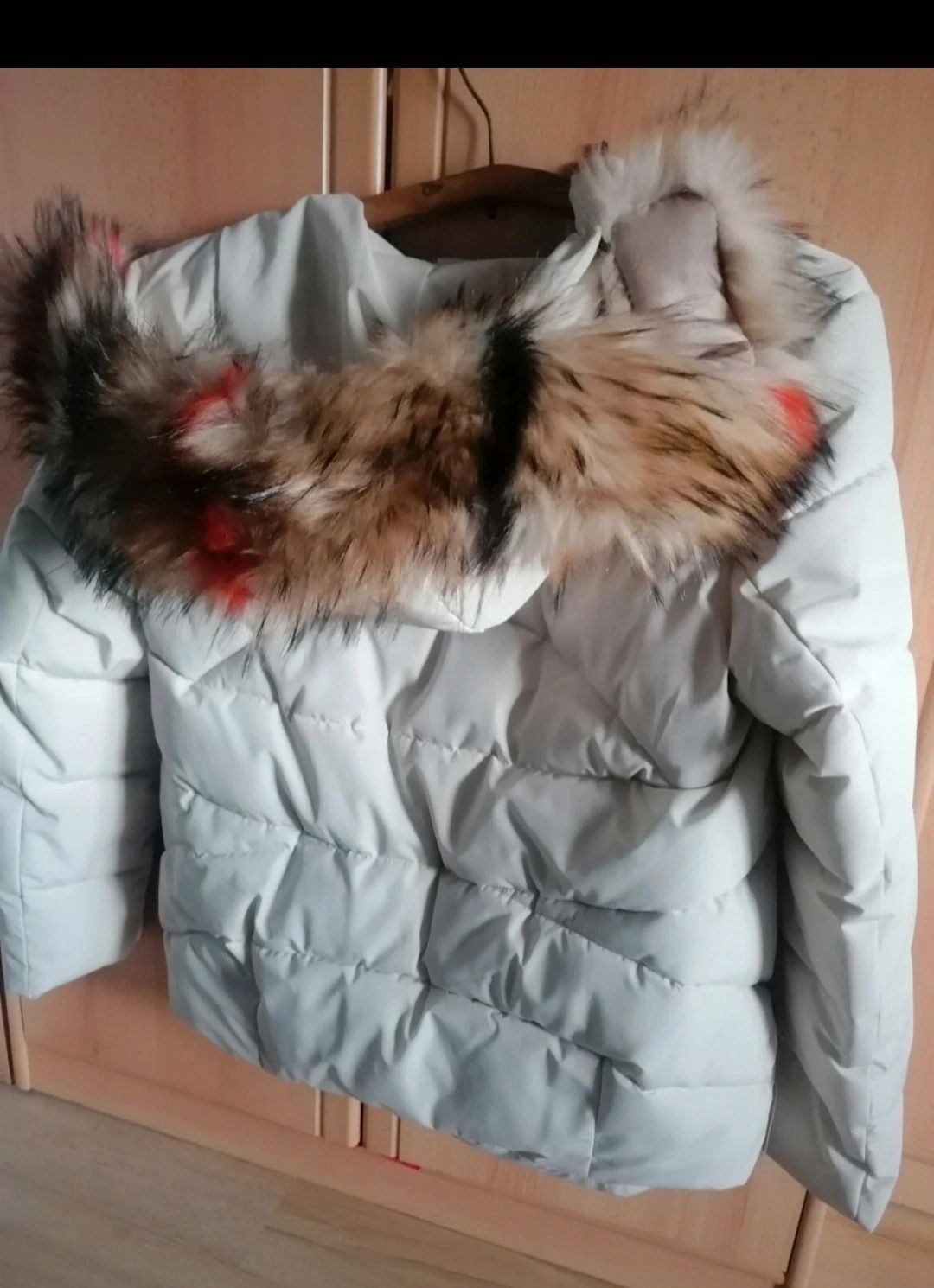 Kremowa zimowa kurtka z futerkiem kaptur hit