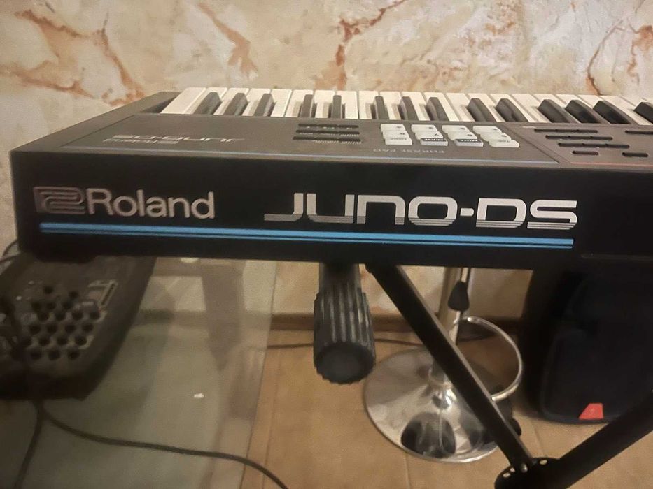 Синтезатор Roland JUNO-DS61
