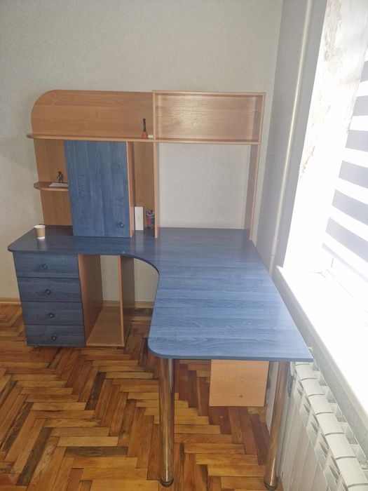 Стол  письменный.