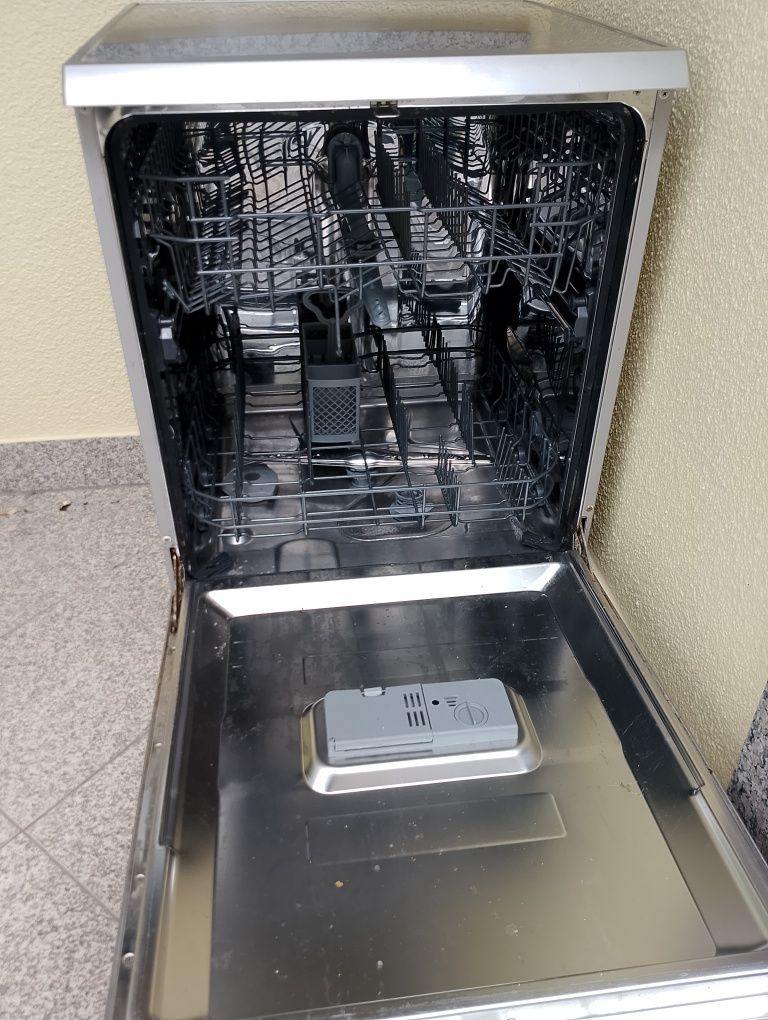 Máquina de loiça para peças