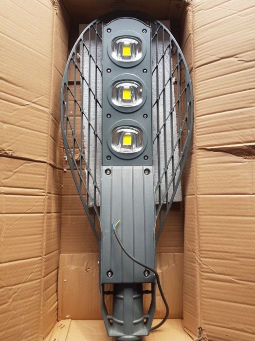 Ліхтар вуличний консольний