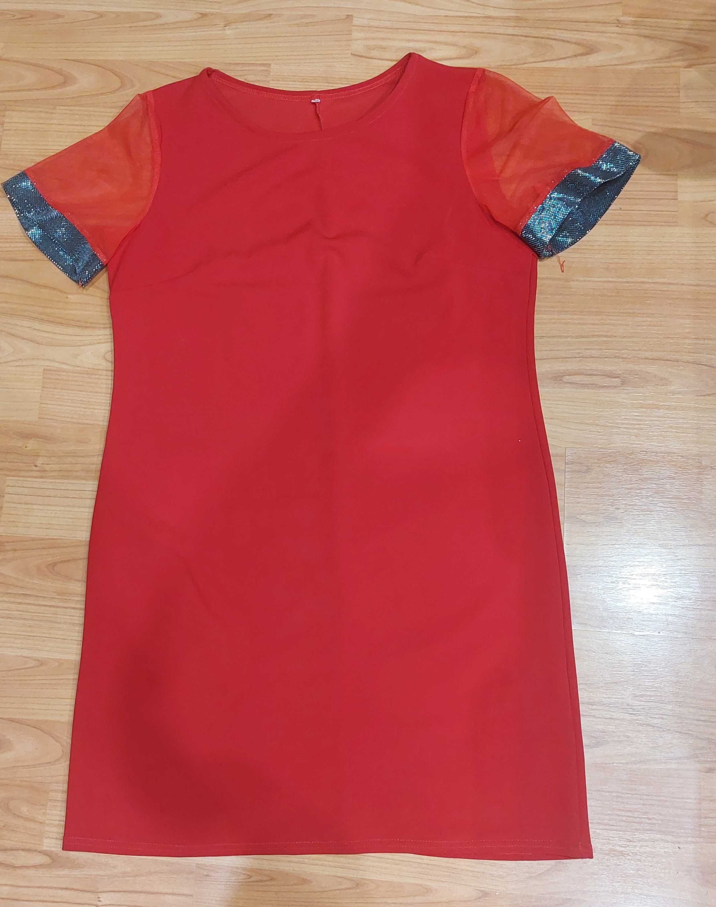 Sukienka czerwona krótki rekaw z siateczką srebrny ozdoby