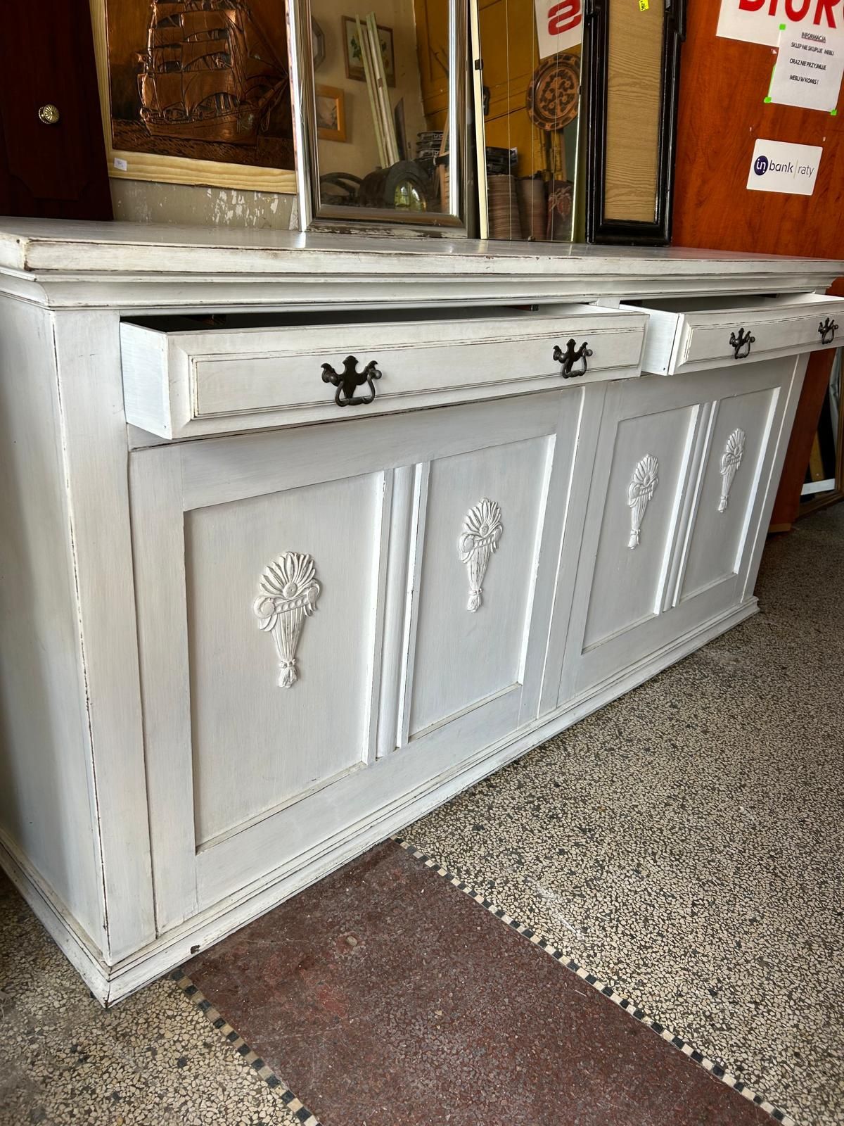 Duży zabytkowy mebel