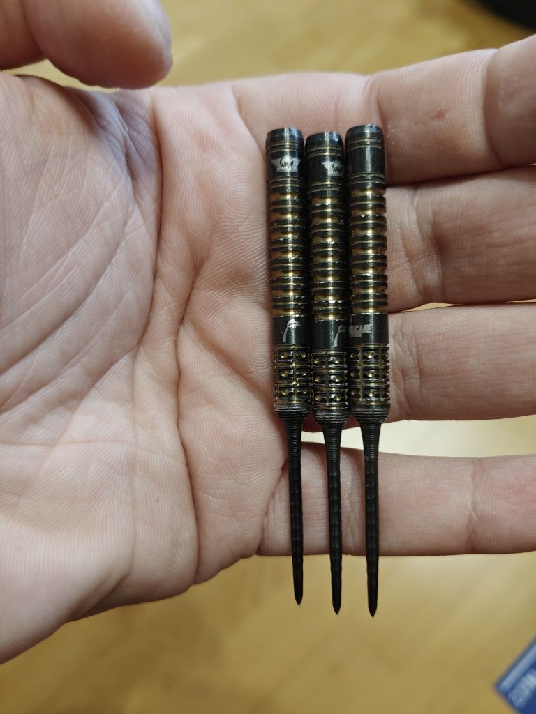 Lotki dart Bull's Kim Huybrechts Black E2 23g
