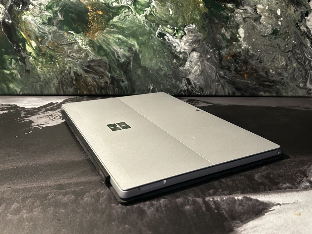 Microsoft Surface Pro 2w1– Intel Core M / 4GB RAM / 128GB SSD