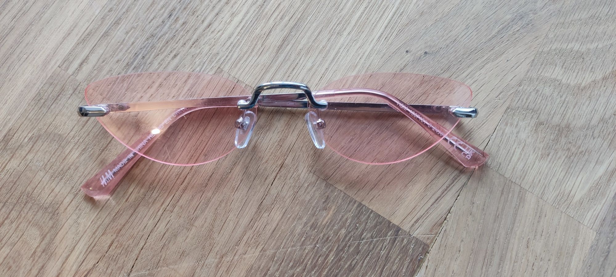 Różowe okulary H&M
