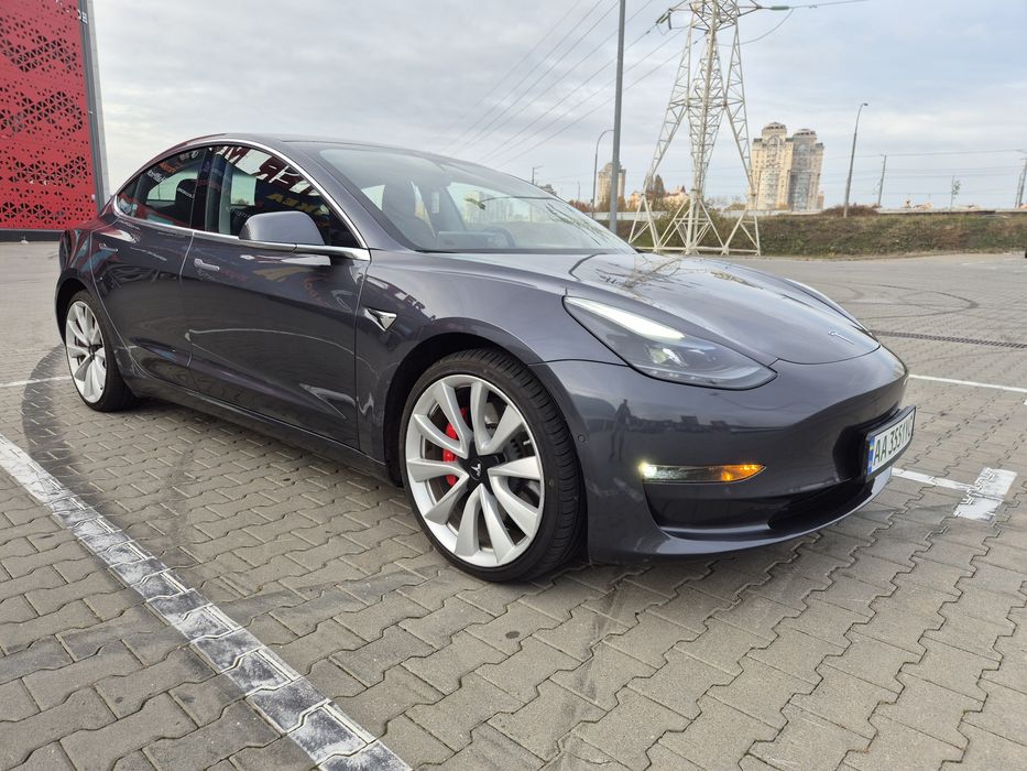 Продам Tesla Model 3