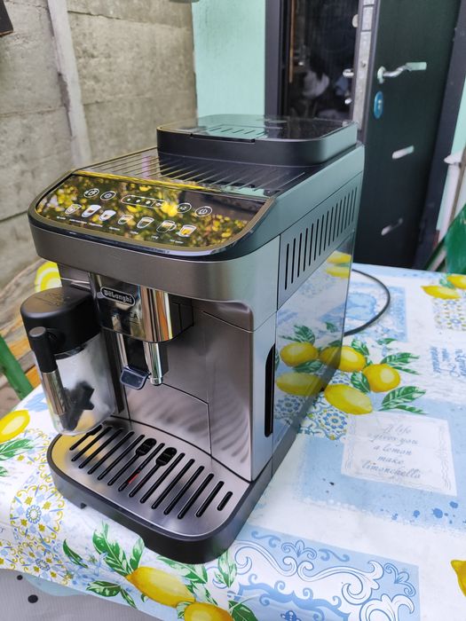 Кофемашина,кофеварка Delonghi Magnifica EVO 2022год
