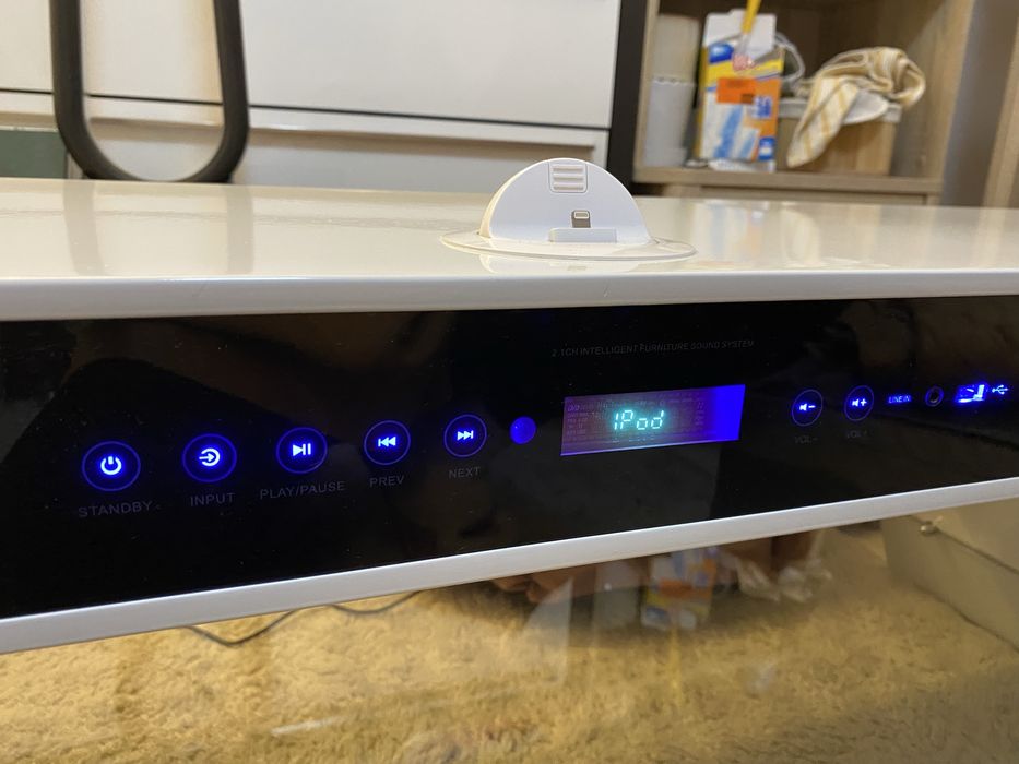 Szafka RTV z wbudowanymi głośnikami Gate Lightning Agata Meble