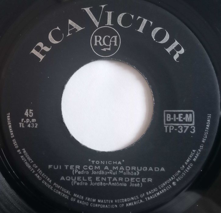 Tonicha	- - - - -	Fui Ter Com a Madrugada	- - - - -	EP