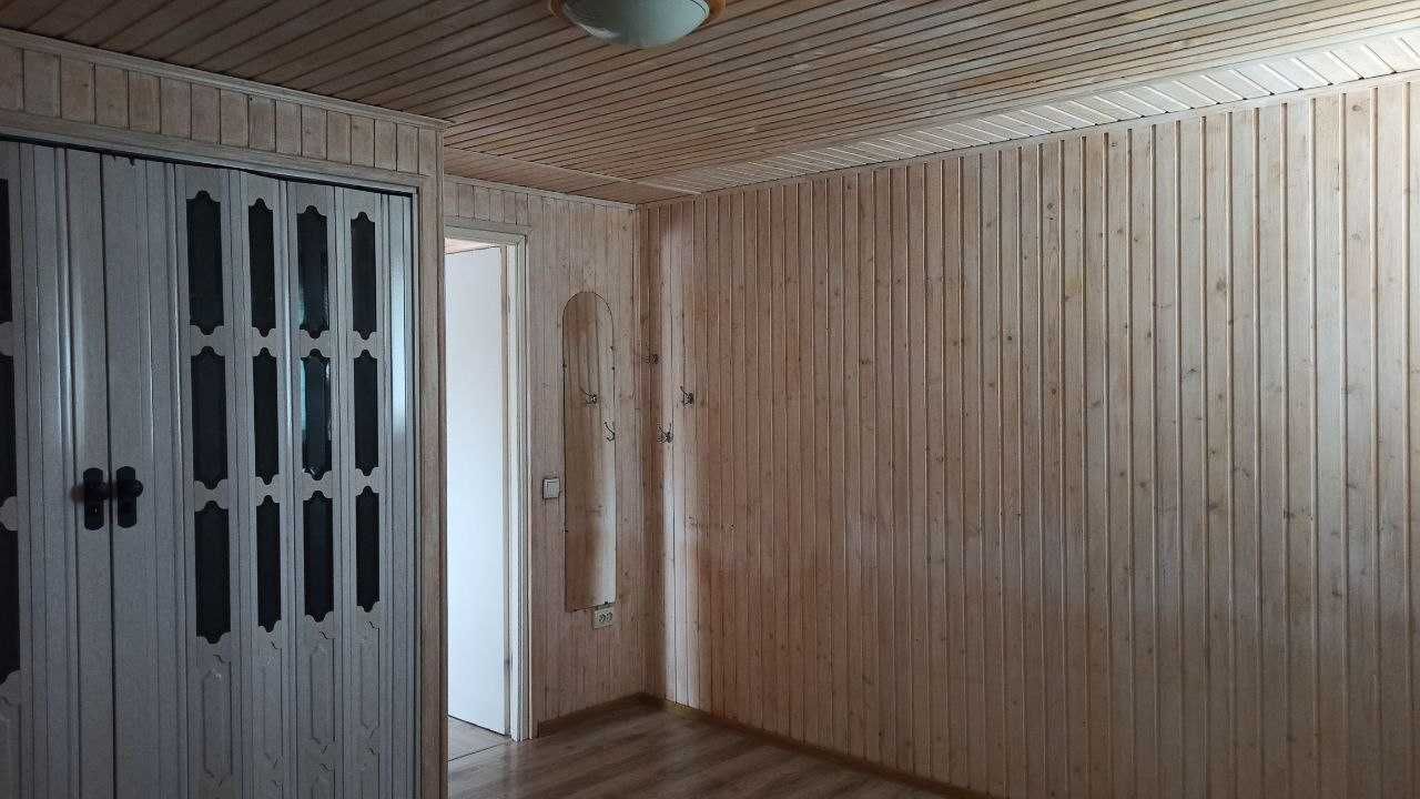 Продається  два житлових будинки в м. Снятин за ціною одного.