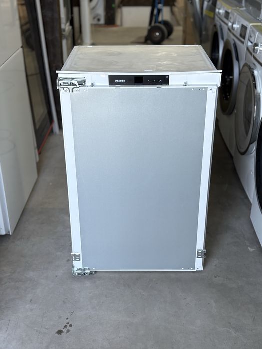 Miele FNS 7140 E – вбудована морозильна камера преміум-класу 23.6 м