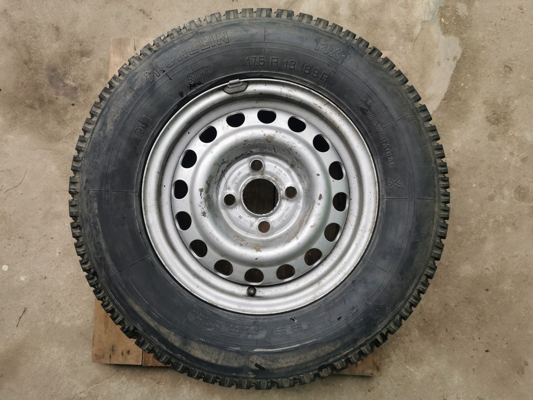 Колесо в зборі 13.89.175