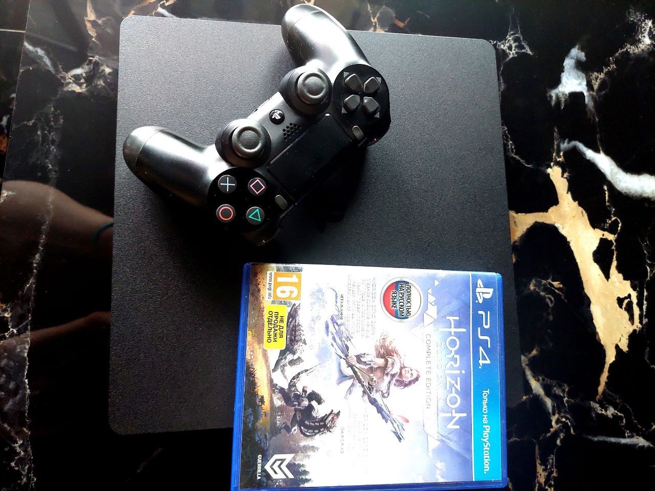 Продам игровую приставку Sony Playstation 4 Slim