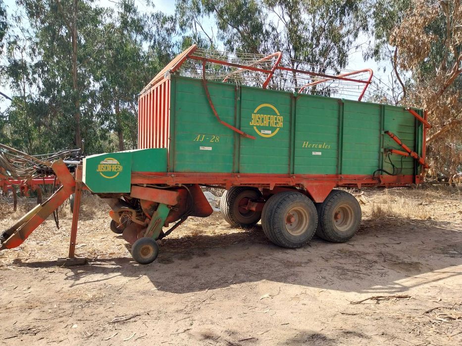 Reboque Autocarregante, Juntadores, Espalhador, Gadanheira