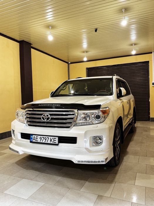 Toyota Land Cruiser 200 • 2013 • 4.5 V8 Diesel • 70th Anniversary
