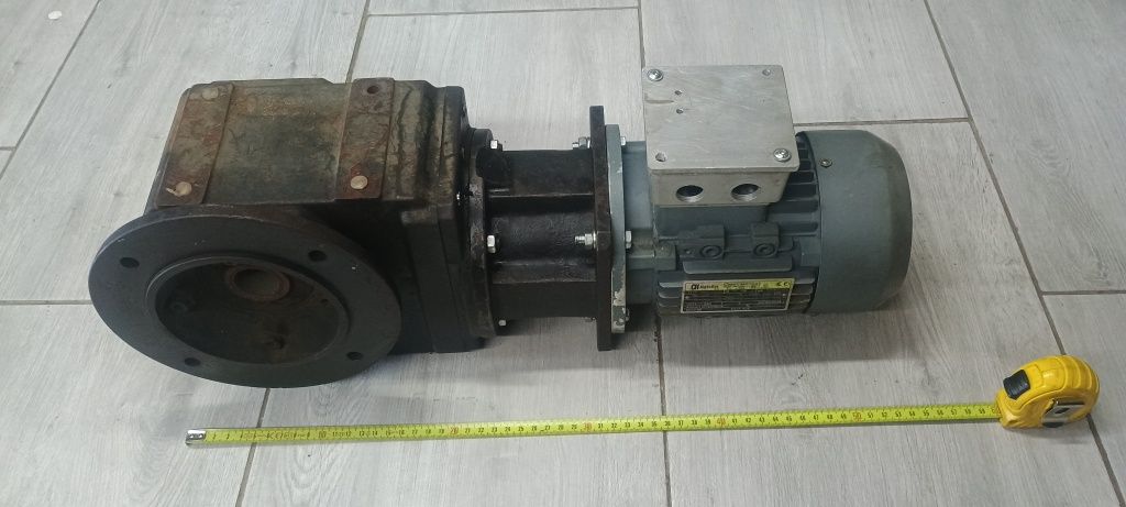 Przekładnia reduktor 140/min silnik 0,55kW motoreduktor