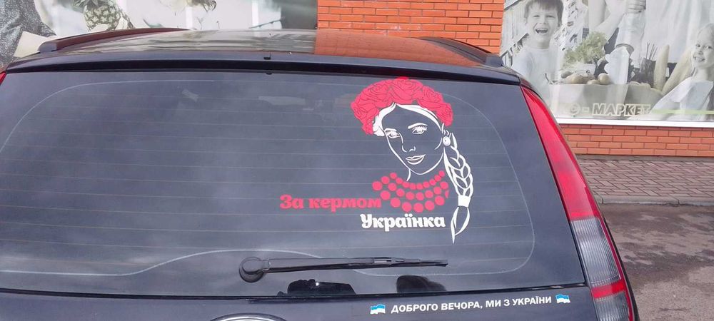 Реклама на авто |наклейки на замовлення| логотипи| білий текст на скло