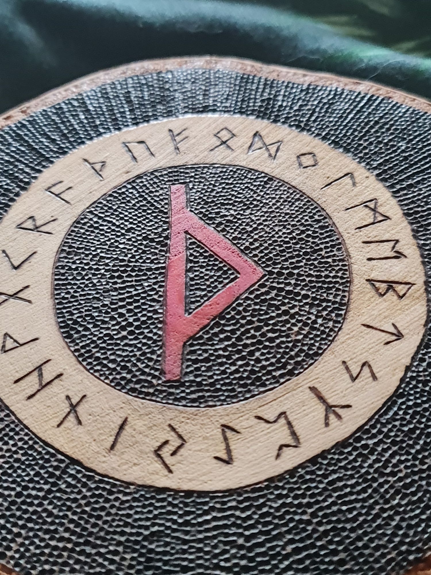 Rękodzieło - pirografia - runa Thurisaz - Futhark