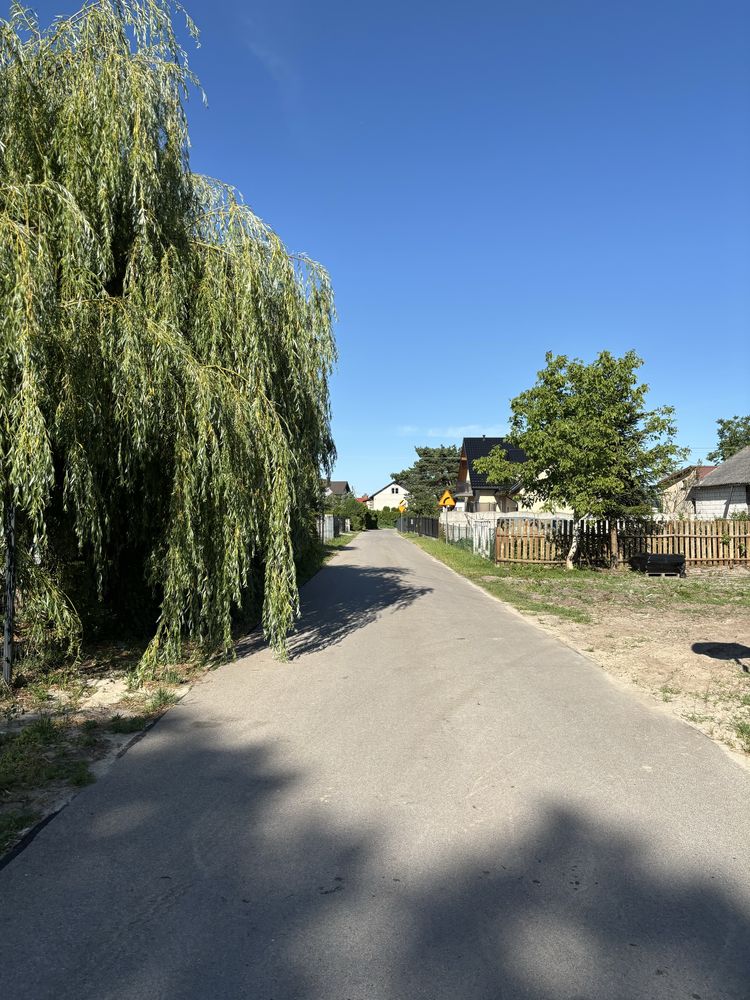 Działka budowlana 7 ar, ok. 1 km od Tomaszowa, z dostępem do mediów