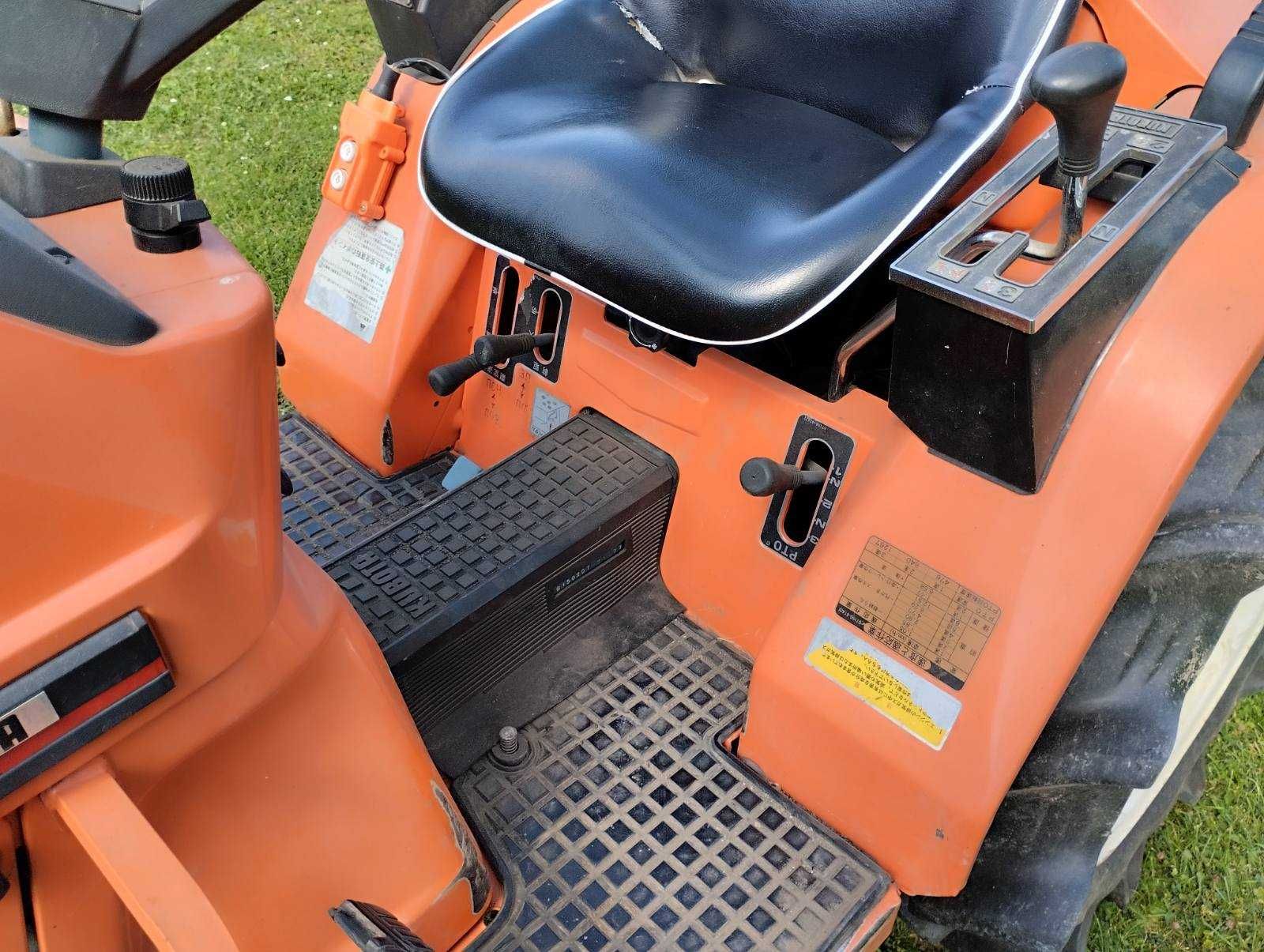 Мінітрактор Kubota B1-15 Bulltra з фрезою