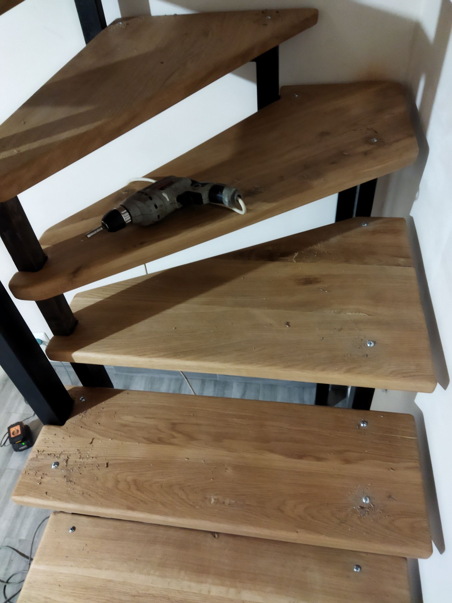 виготовлення сходів на металевому каркасі а також на дерев'яній основі
