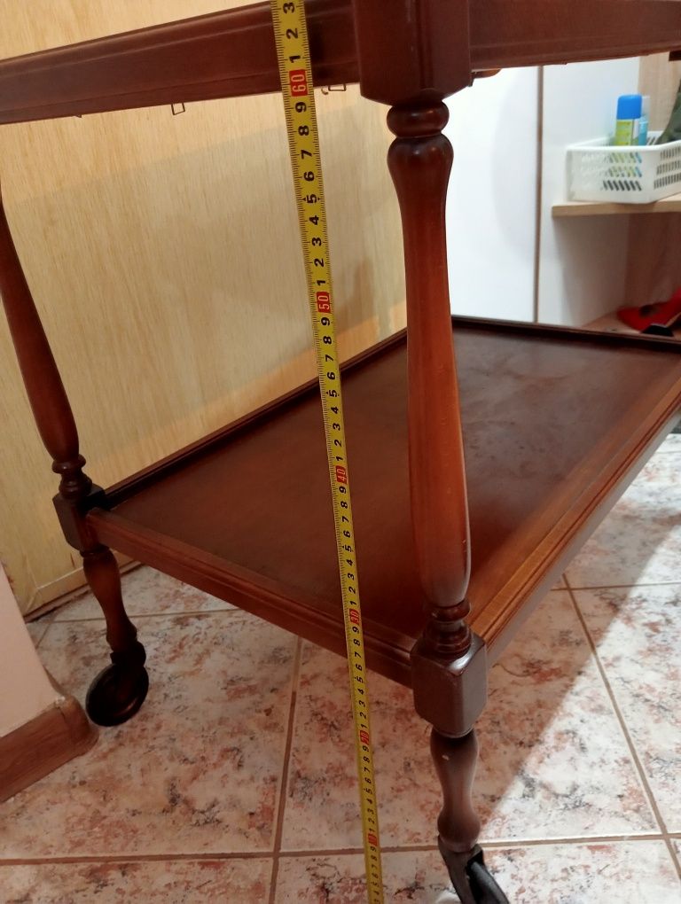 Stolik na kółkach z płytką ceramiczną