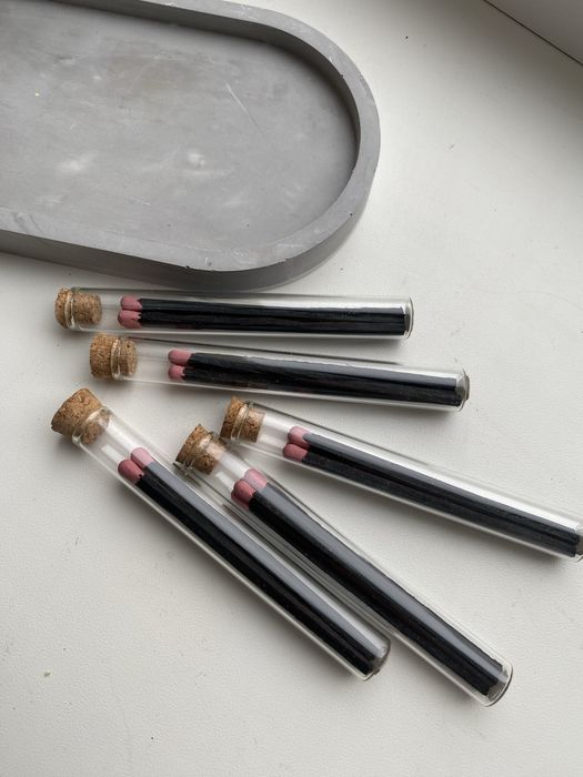 Довгі сірники у банці