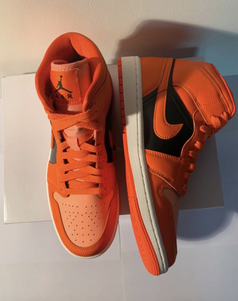 Jordan 1 Mid "Orange Black" [W]