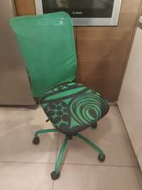 Zielone krzesło do biurka dla dziecka