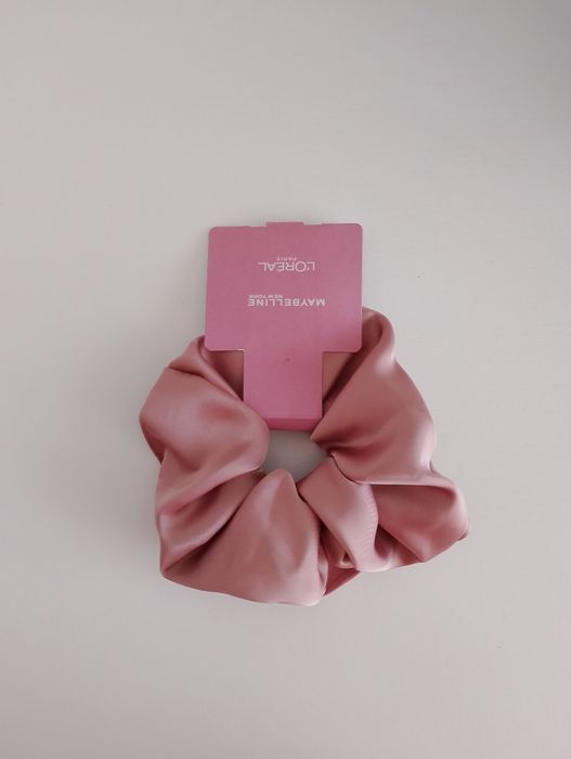 gumka do włosów typu scrunchie, która jest produktem marki L'Oréal Par