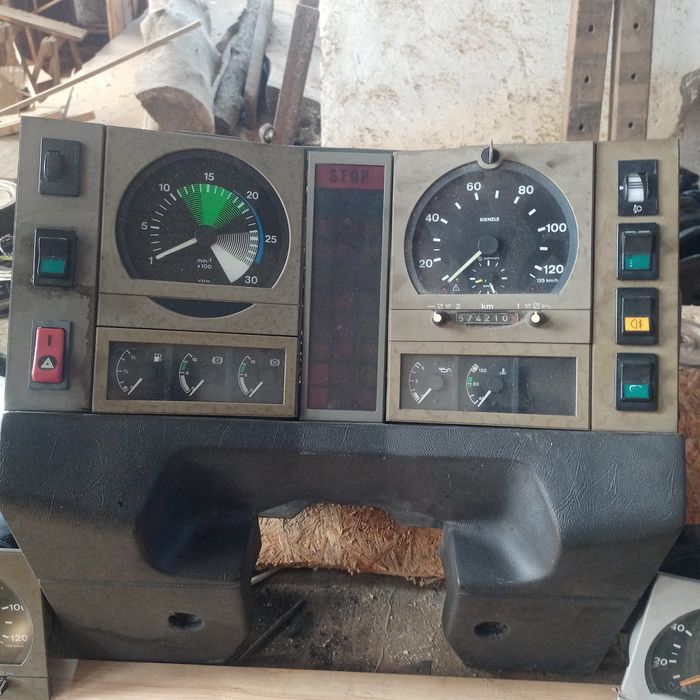 Щиток приборів, тахограф, тахометр на mercedes 814 vario rex man volvo