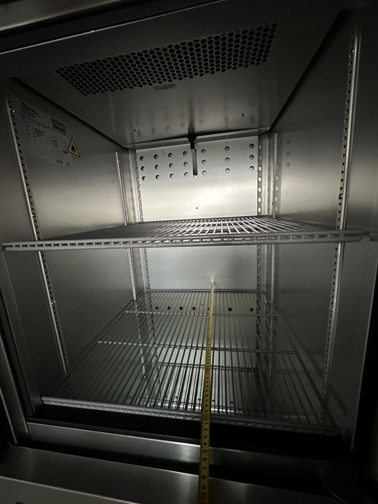 Холодильник Холодильні вітрини й столи True made USA