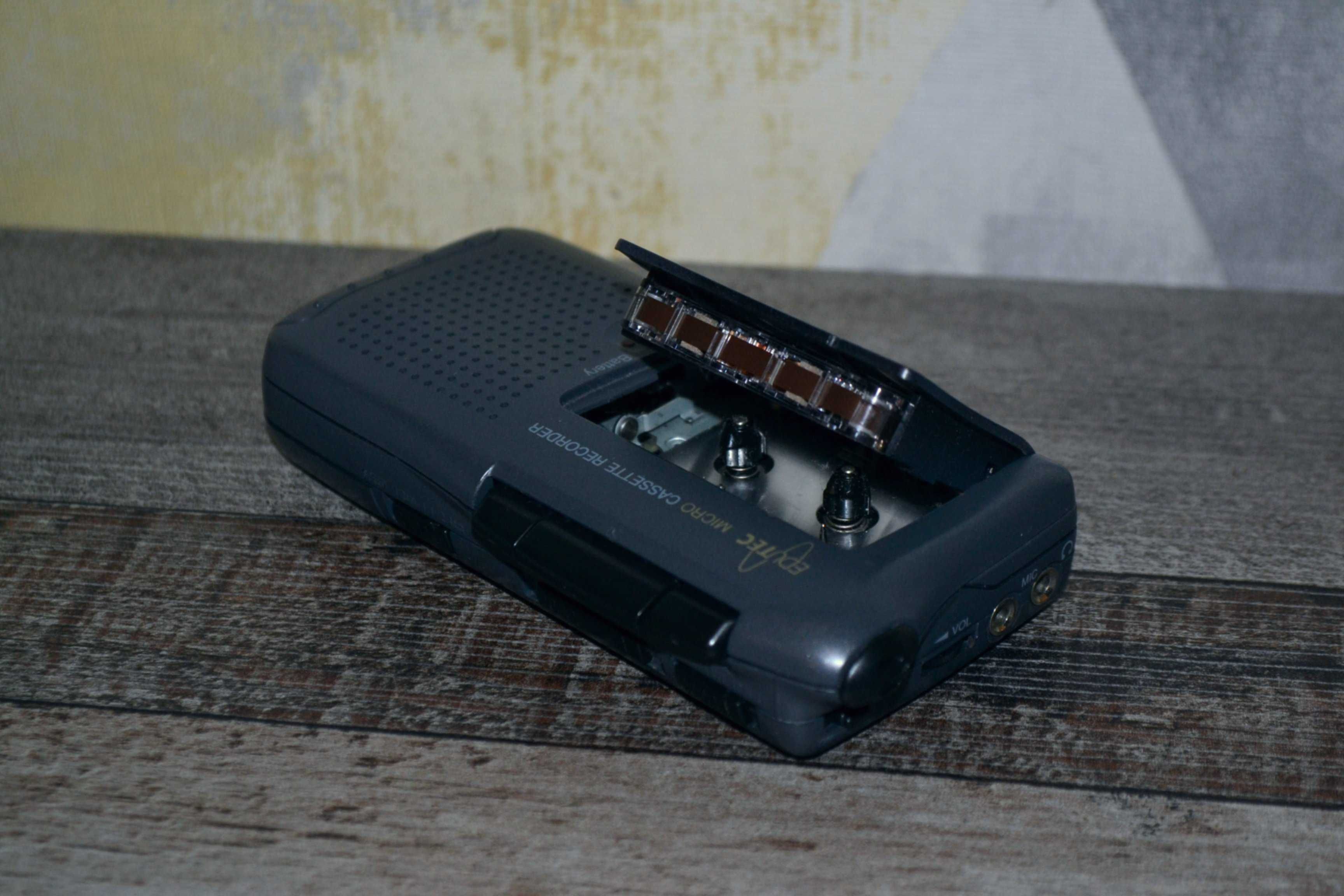 Dyktafon EDUTEC z kasetą micro pudełko baterie ładny sprawny jak nowy