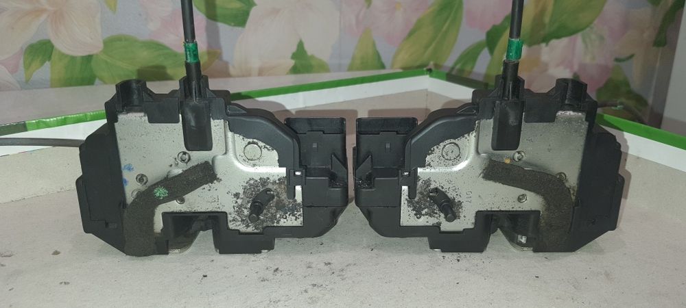 Nissan qashqai замок дверей лівий задній. З ДОДАТКОВИМ БЛОКУВАННЯМ авт