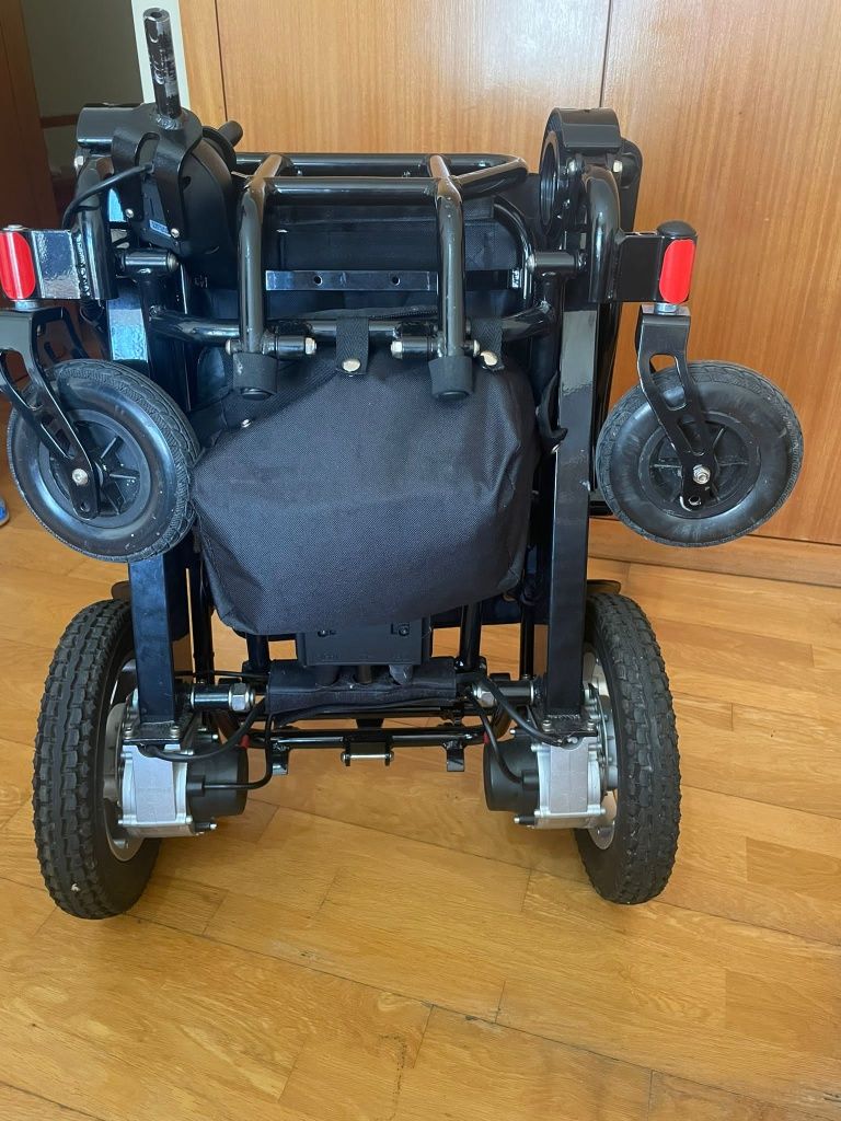 Vendo Cadeira de Rodas Elétrica