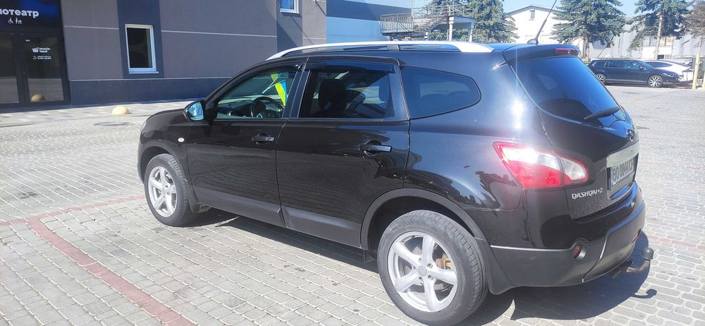 Автомобіль NISSAN Qashqai+2