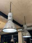 Lampa wisząca odrestaurowana z lat 60 kupiona z likwidow. hali produkc