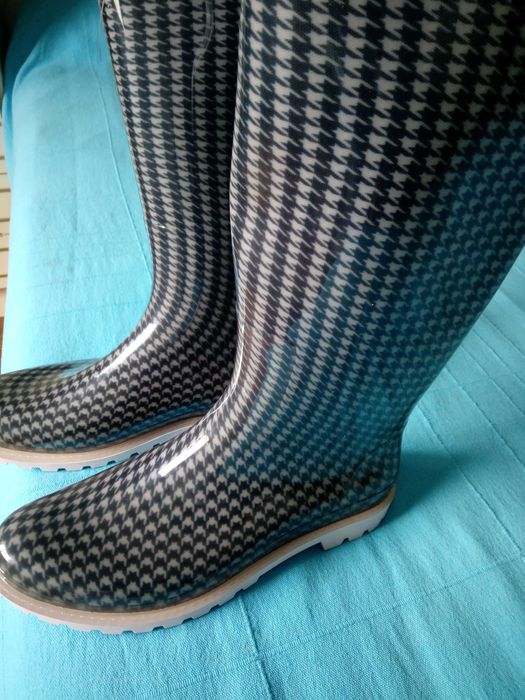 Botas de cano alto "Calzedonia" super giras.