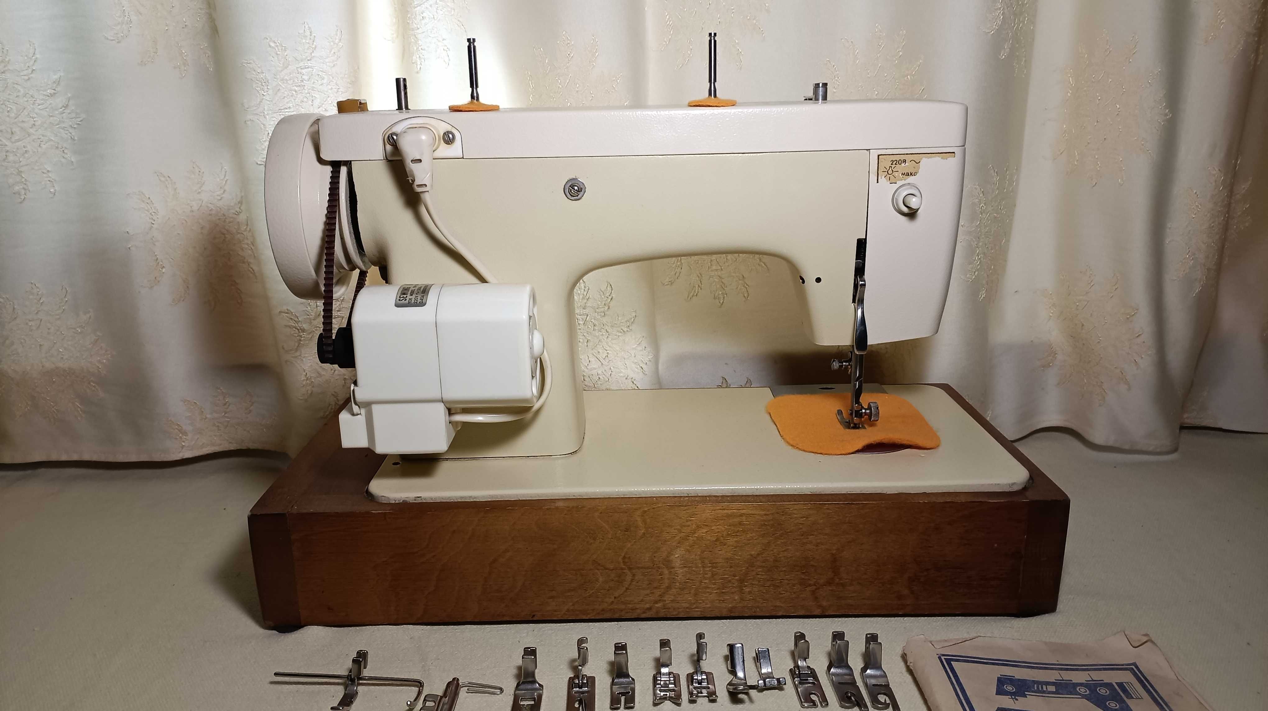 Машинка швейная Чайка 142М с электроприводом и подстветкою
