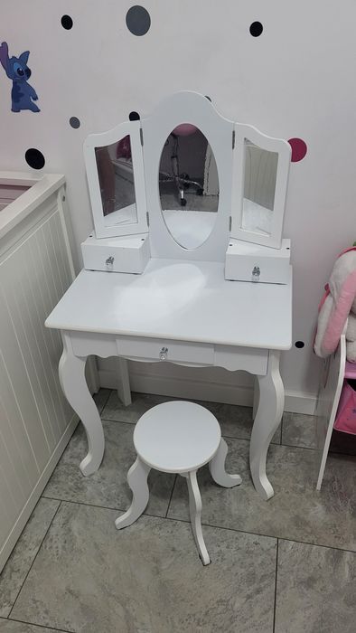 Toaletka dziecięca drewniana + stołek