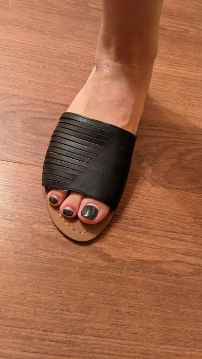 Жіноче взуття фірмове,шкіряне.