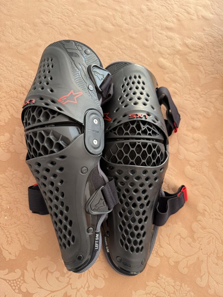 Joelheiras Alpinestars SX-1