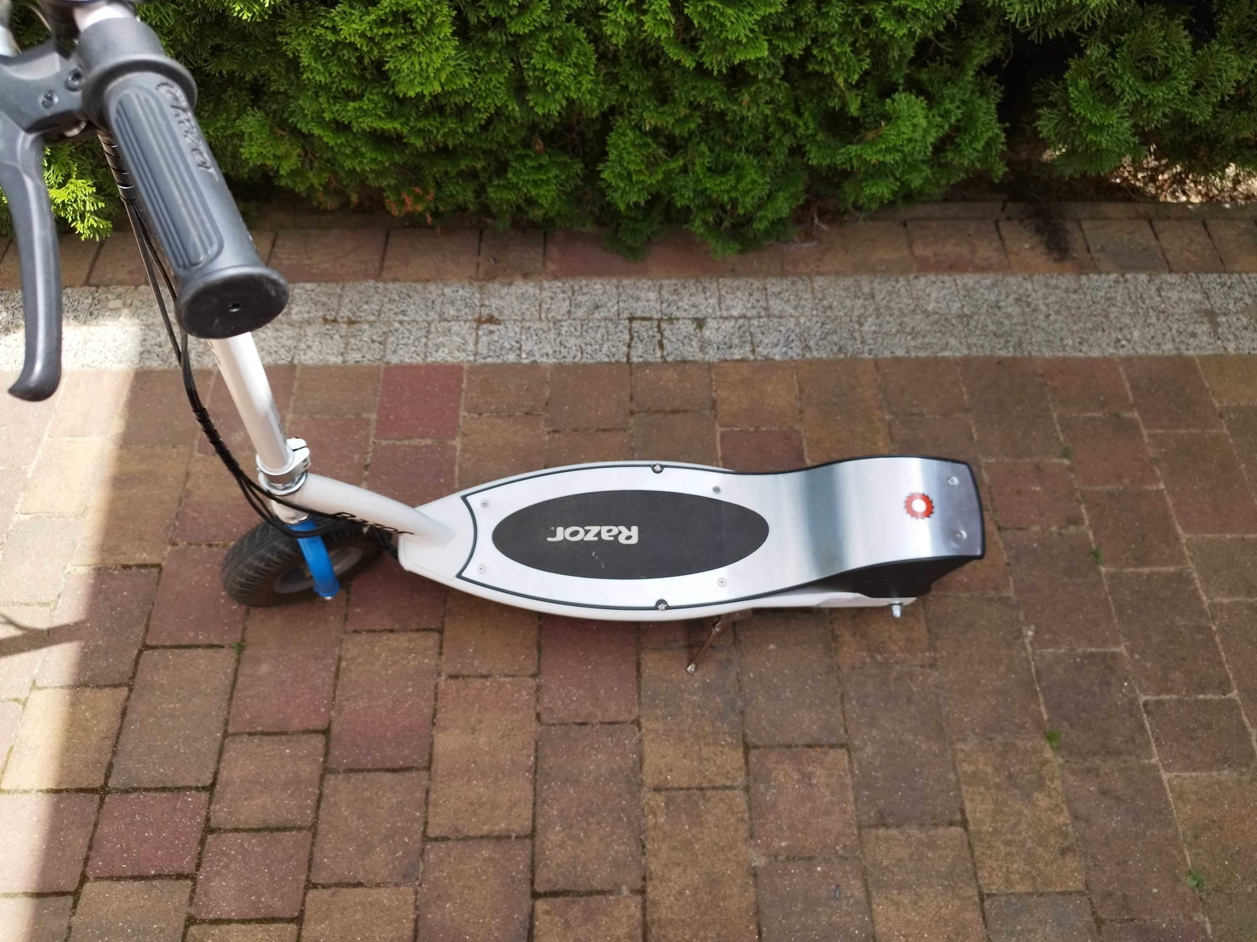 Sprzedam Hulajnogę elektryczna, RAZOR E300  16km 250W