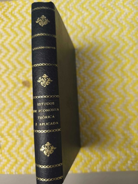 Estudos de economia teórica e aplicada – 
Armando Castro