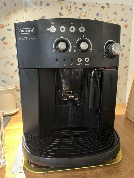 Ekspres ciśnieniowy do kawy DeLonghi Magnifica sprawny z usterką