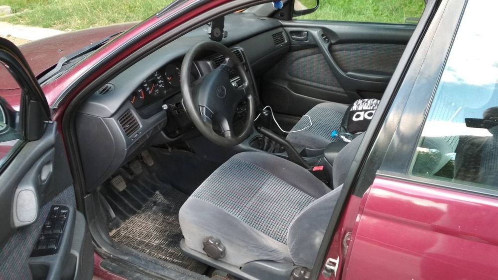 Тоета Карина е,  салон, запчати