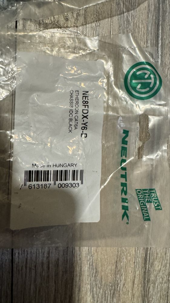 NEUTRIK NE8FDX-Y6-B złącze ethercon tablicowe RJ45 CAT6A IDC czarne