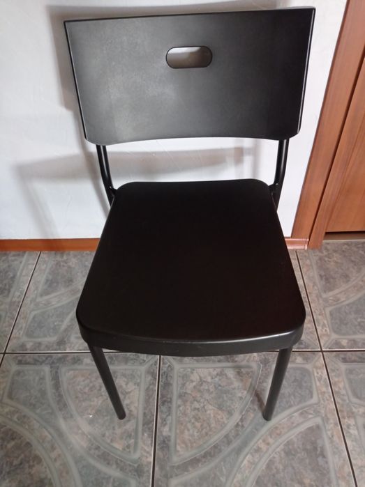 Ikea krzesło czarne plastik i metal